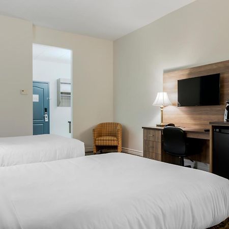 Econo Lodge Inn & Suites Montmagny Kültér fotó