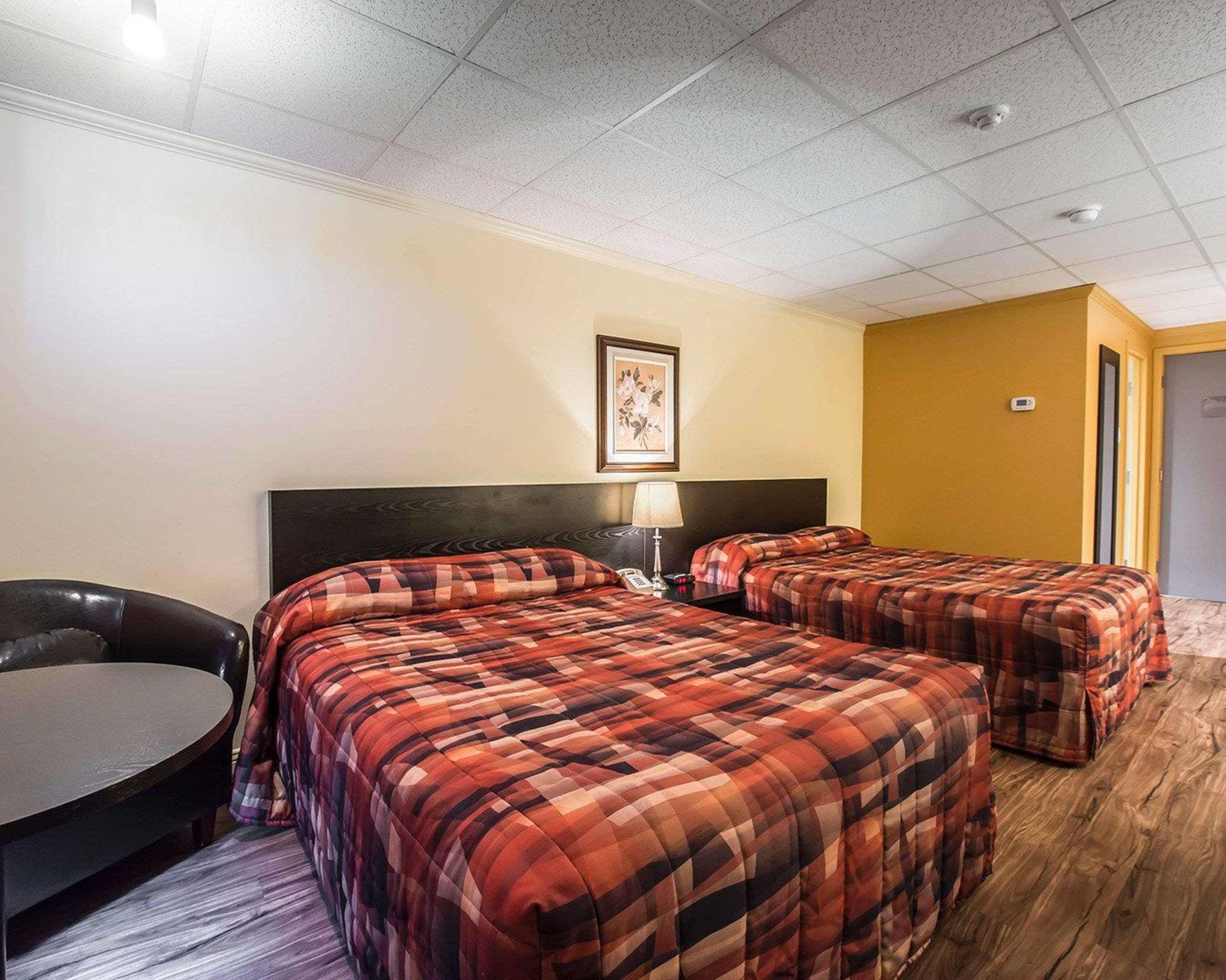 Econo Lodge Inn & Suites Montmagny Kültér fotó