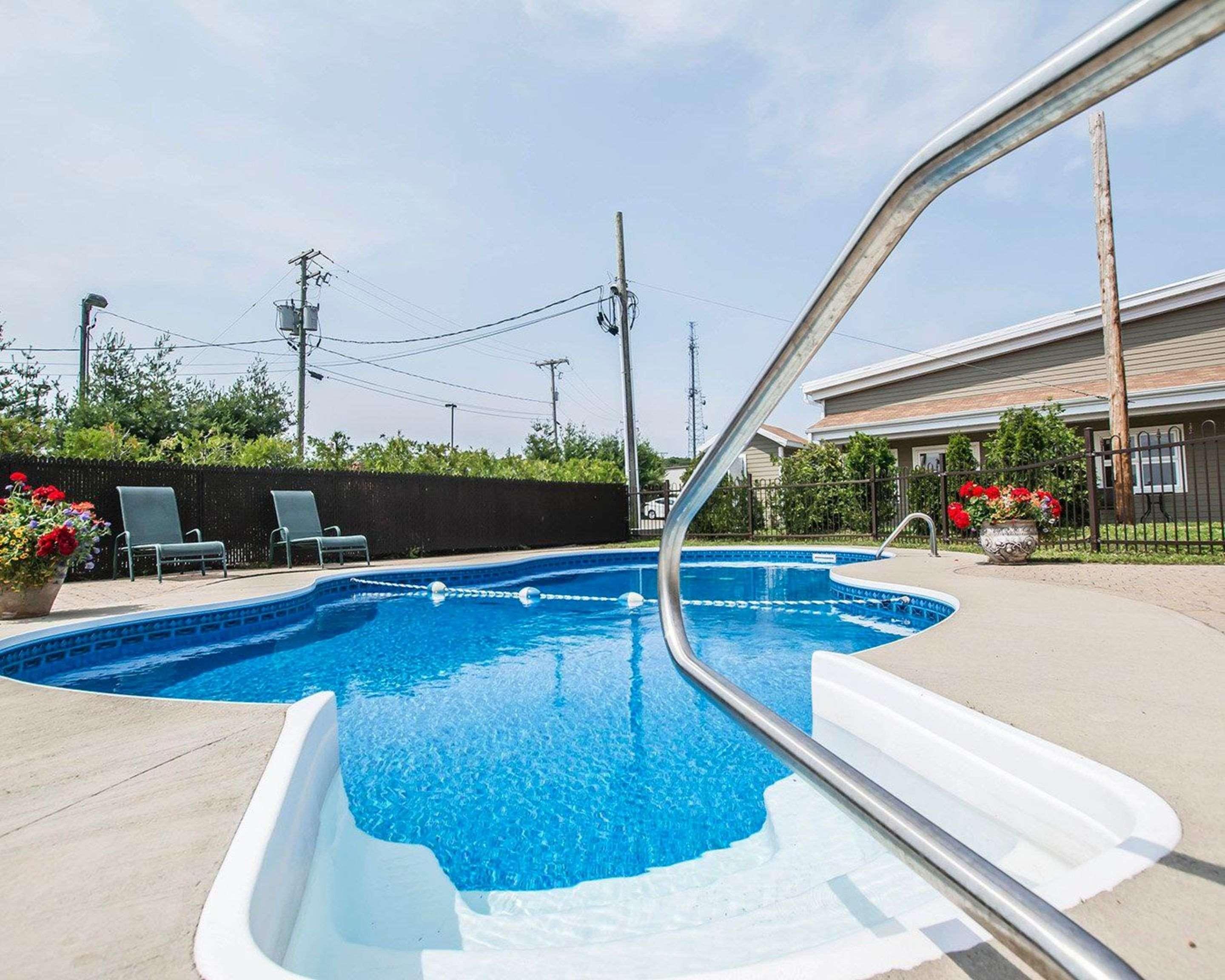 Econo Lodge Inn & Suites Montmagny Kültér fotó
