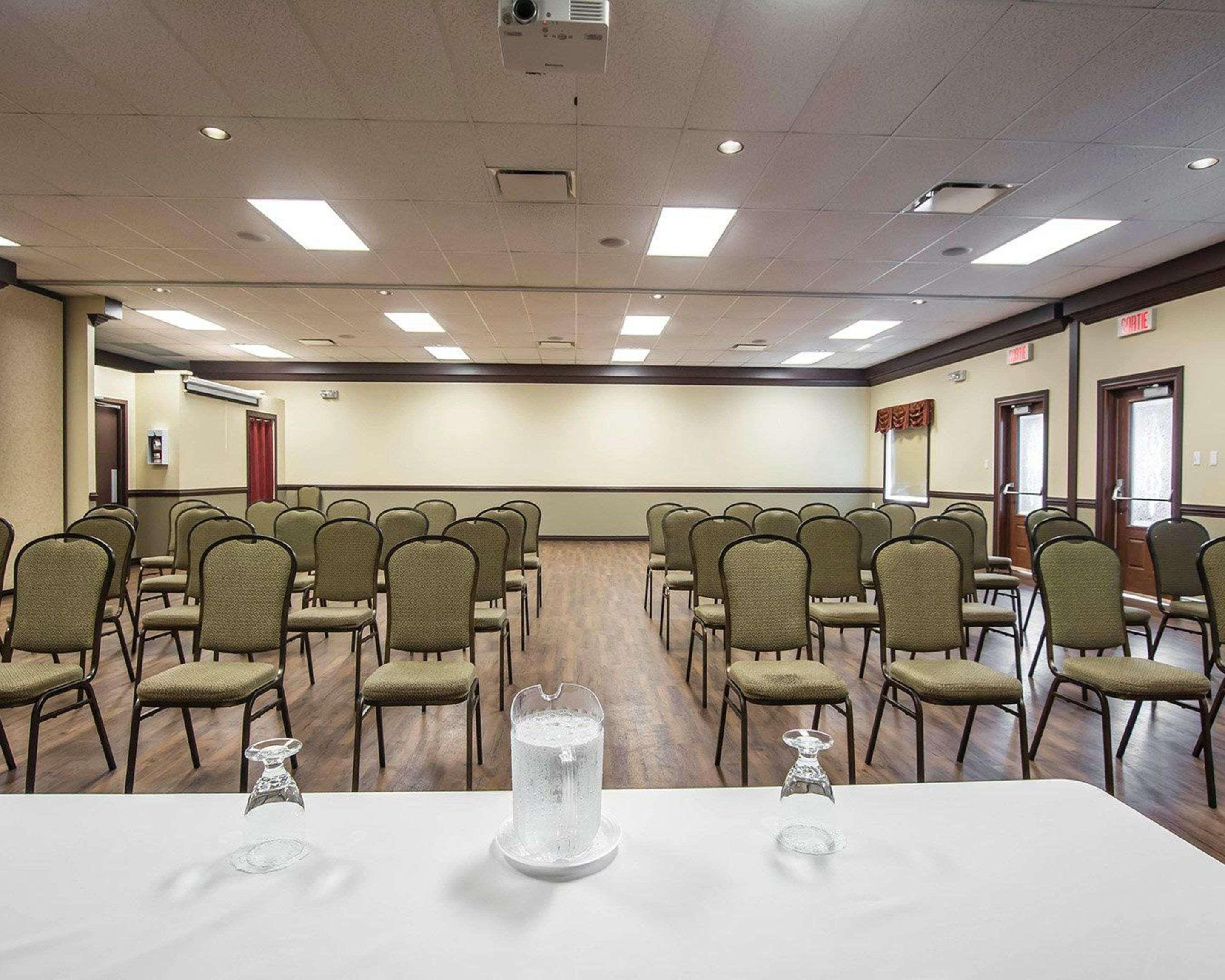 Econo Lodge Inn & Suites Montmagny Kültér fotó