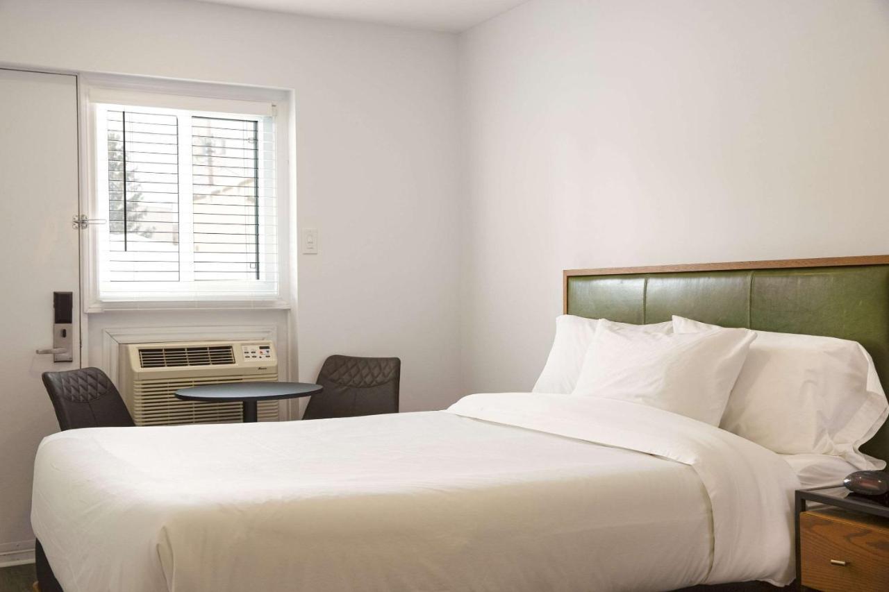 Econo Lodge Inn & Suites Montmagny Kültér fotó