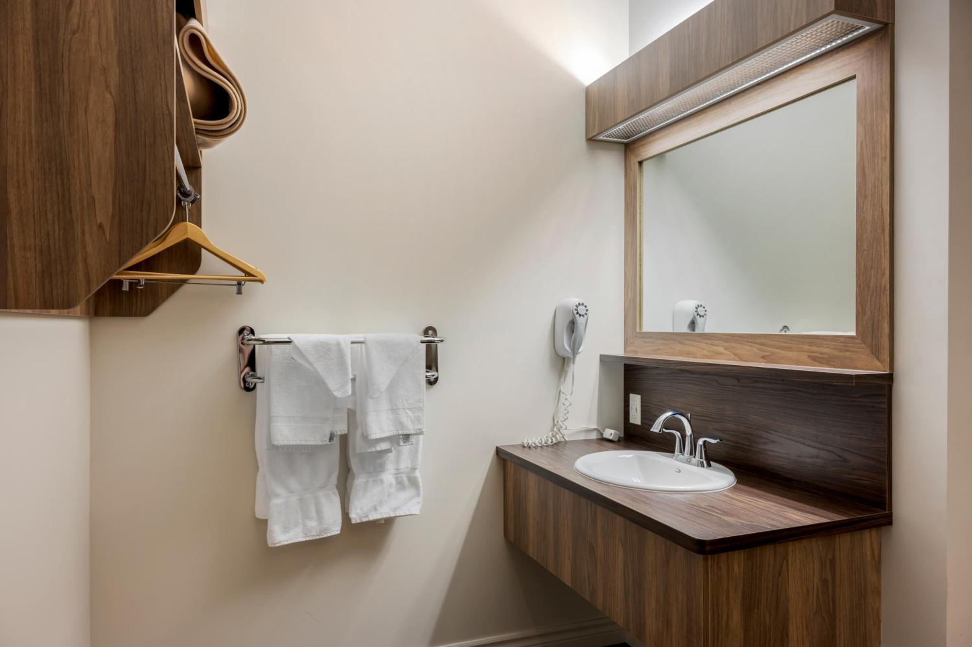 Econo Lodge Inn & Suites Montmagny Kültér fotó