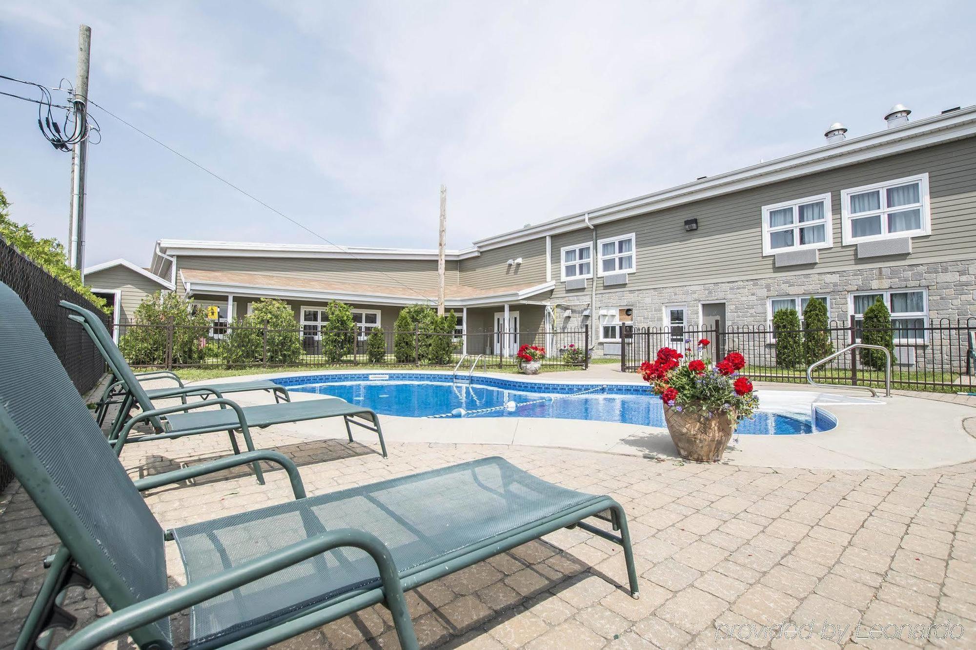 Econo Lodge Inn & Suites Montmagny Kültér fotó